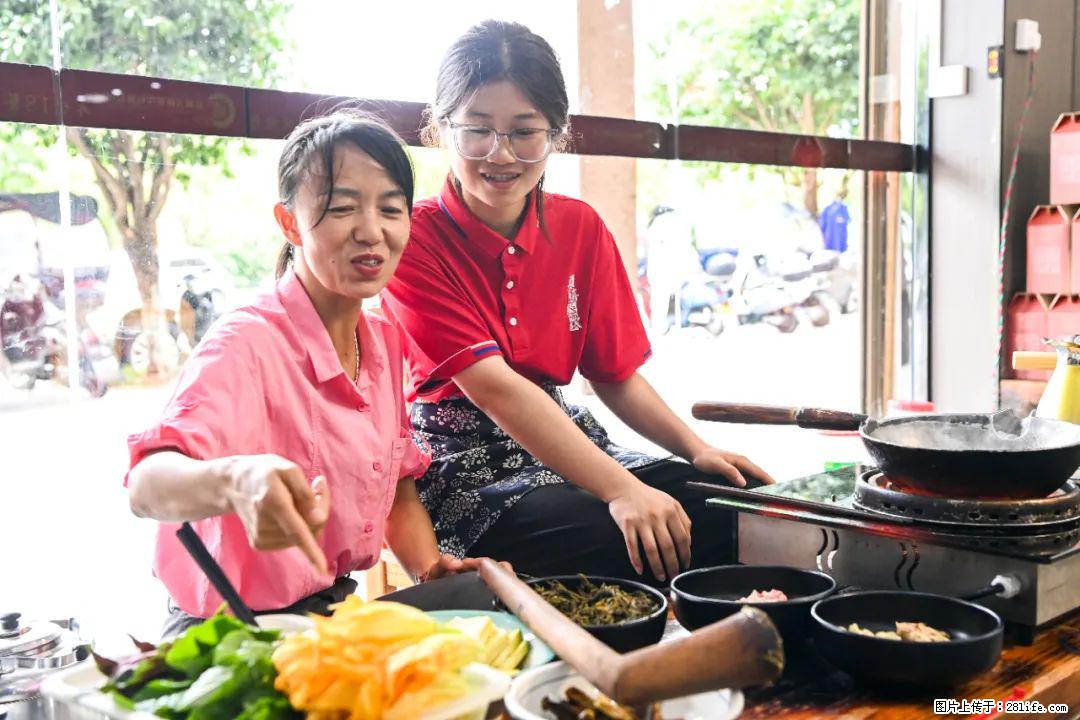 全网追的“扁担女孩”，找了一份暑假工，时薪12元 - 齐齐哈尔生活资讯 - 齐齐哈尔28生活网 qqhr.28life.net
